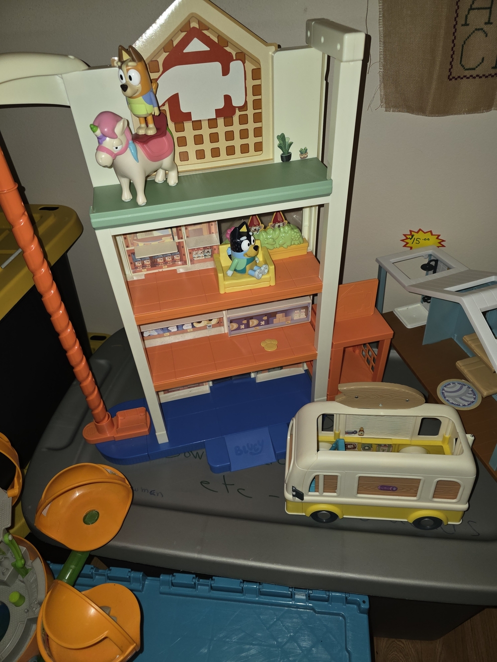 Bluey Mall  Playset Summer Holiday Set & Bus Set